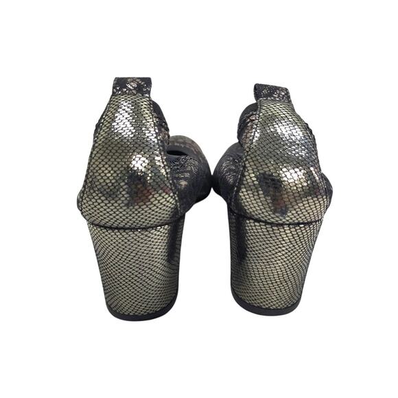 Chanel Black Gold Embossed Lace Pumps *SIZE 36C*Very nice Vintage Condition - Picture 4 of 16